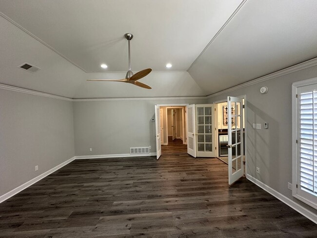 Building Photo - 289 Woodmont Dr