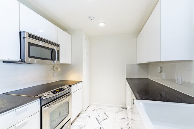 Building Photo - 1302 Marina Bay Dr