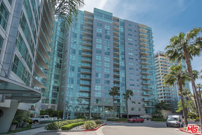 Building Photo - 13650 Marina Pointe Dr