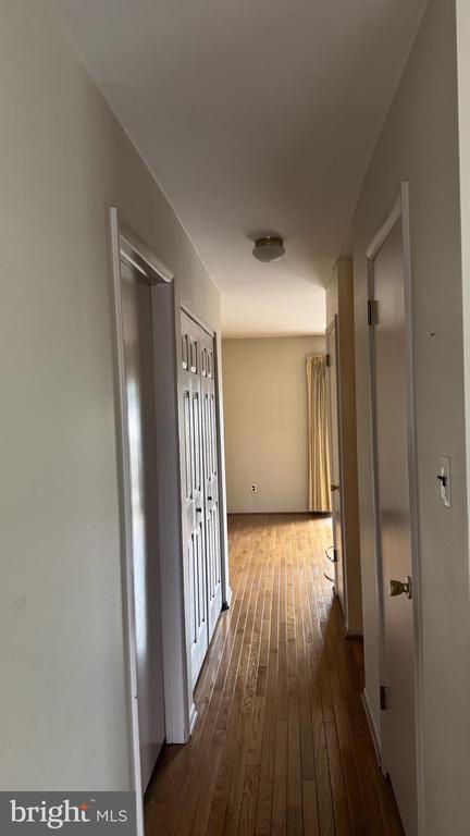 Building Photo - 610 S Cedar Ln