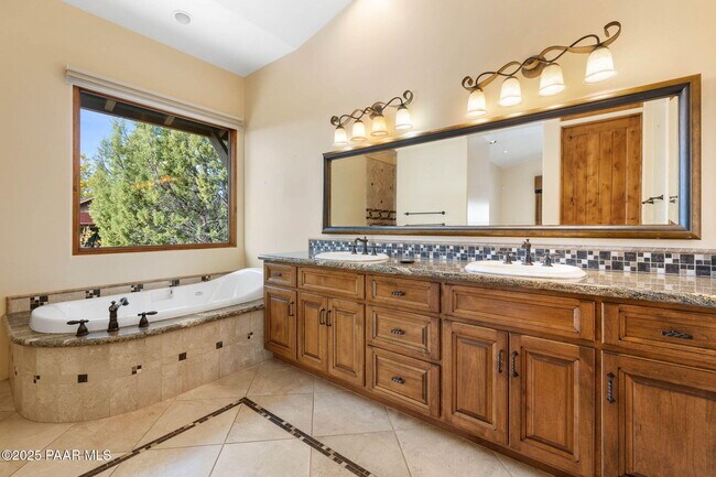 Building Photo - 14850 Jay Morrish Dr