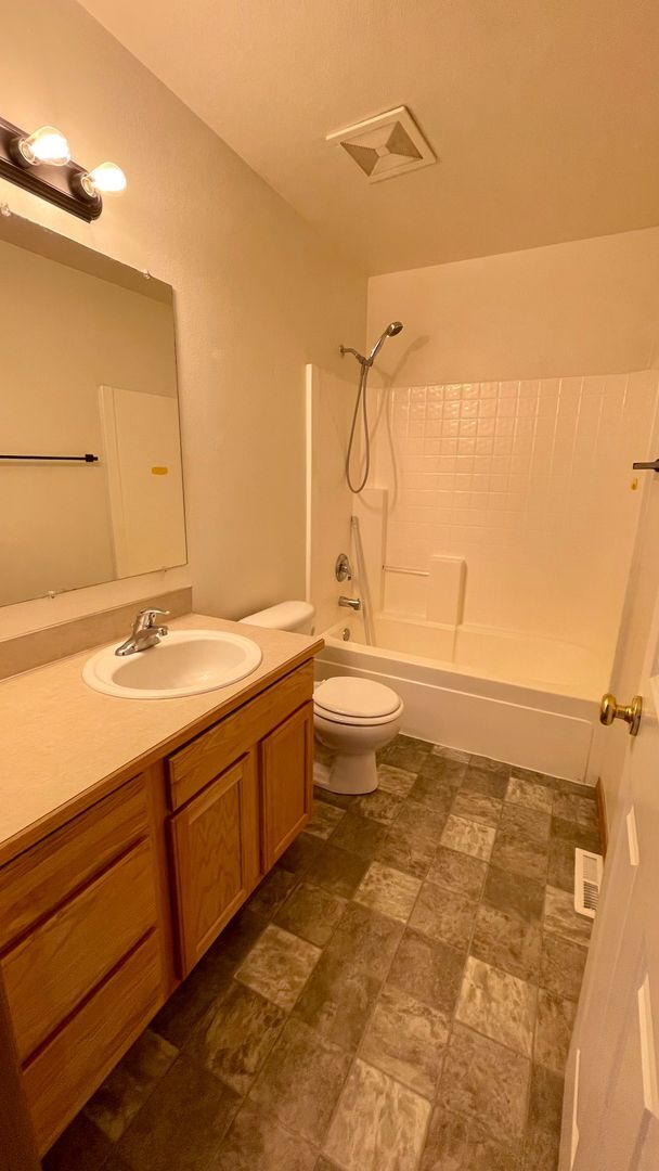 Building Photo - 725-727-727 Crystal Springs St NW