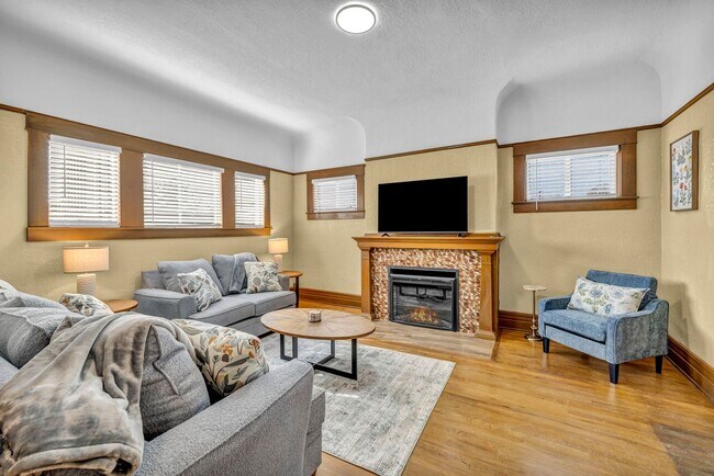 Building Photo - FULLY FURNISHED & BEAUTIFULLY REMODELED CLASSIC HOME NEAR UNR WITH UNBEATABLE I-80 ACCESS