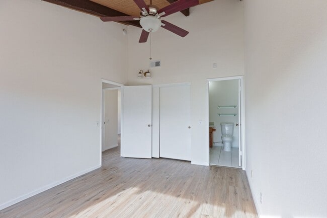 Building Photo - Tri-Level Townhome with Bonus Room | Ranch Los Charcos