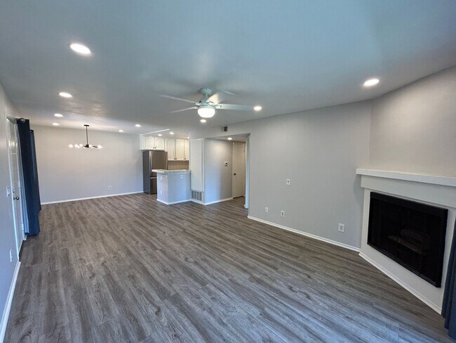 Building Photo - Beautiful 3 Bed 2 Bath Condo in Yorba Linda with Greenbelt Views