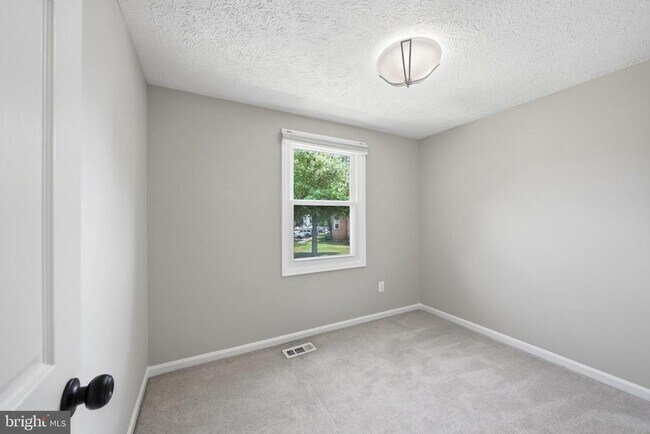 Building Photo - 14126 RED RIVER Dr