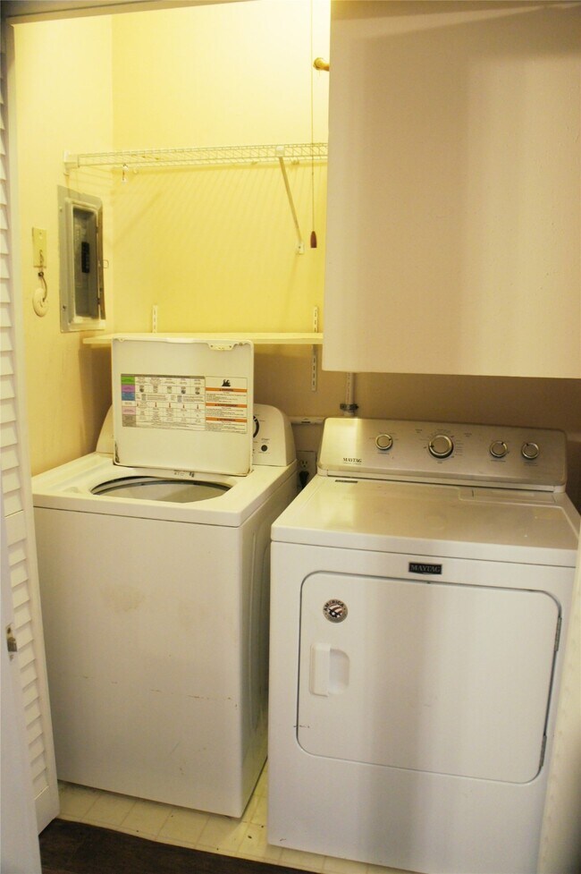 Building Photo - 2023 Gentryside Dr