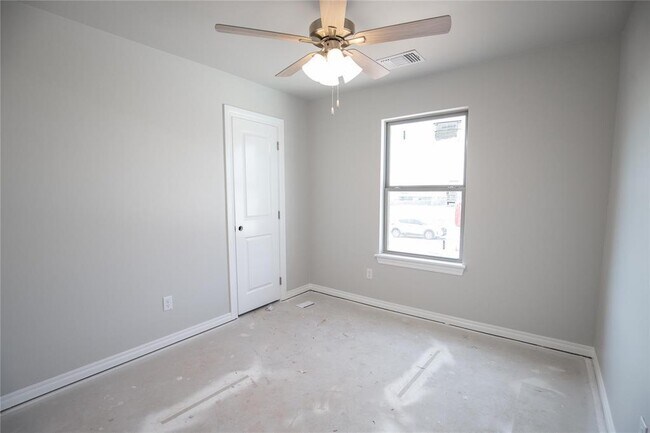 Building Photo - 3809 Lynne Ave