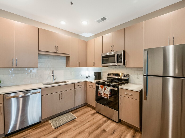 Building Photo - Legacy at the Park Apartments