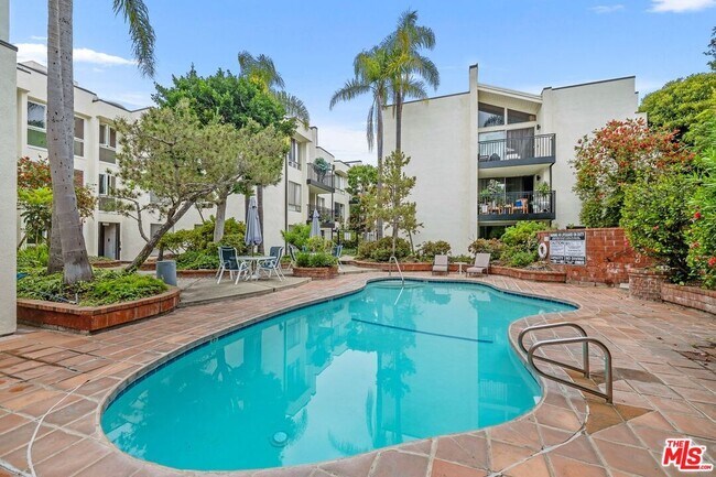 Building Photo - 1340 S Beverly Glen Blvd