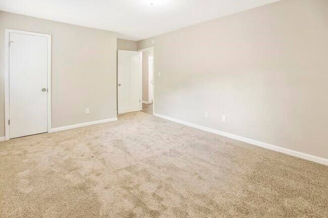 Building Photo - 3646 Columbia Pkwy