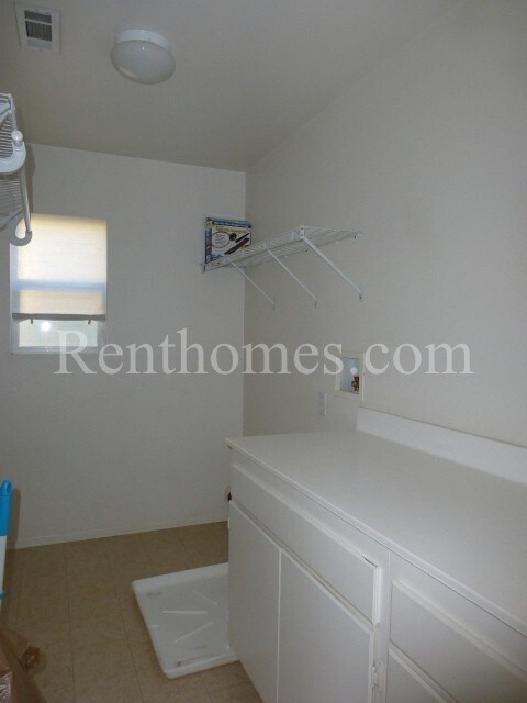 Building Photo - 3216 Canyon View Dr