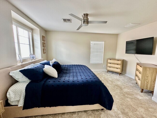 Building Photo - HIGHLY DESIRABLE FULLY FURNISHED 3 BEDROOM...