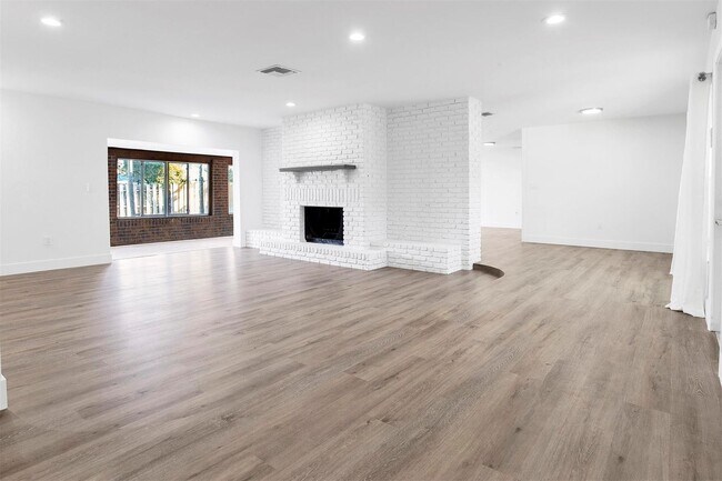 Building Photo - 7841 NW 46th St