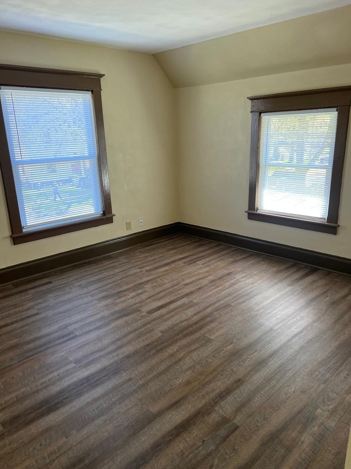 Building Photo - 858 9th St