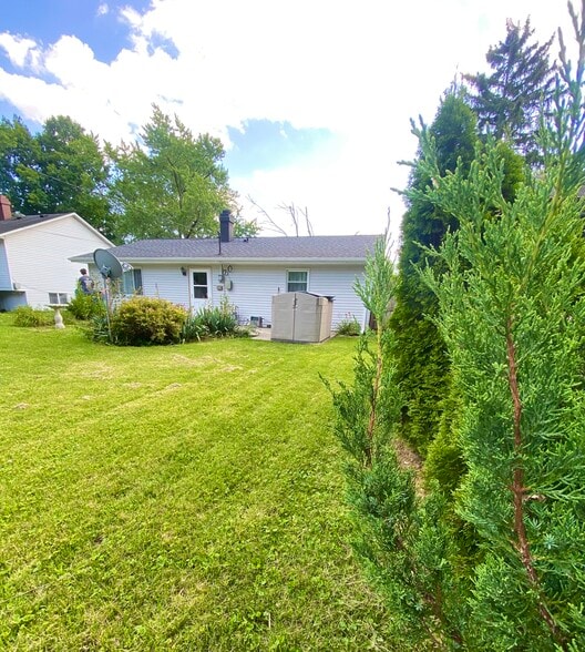 Side of Back Yard - 1411 Melbourne Dr