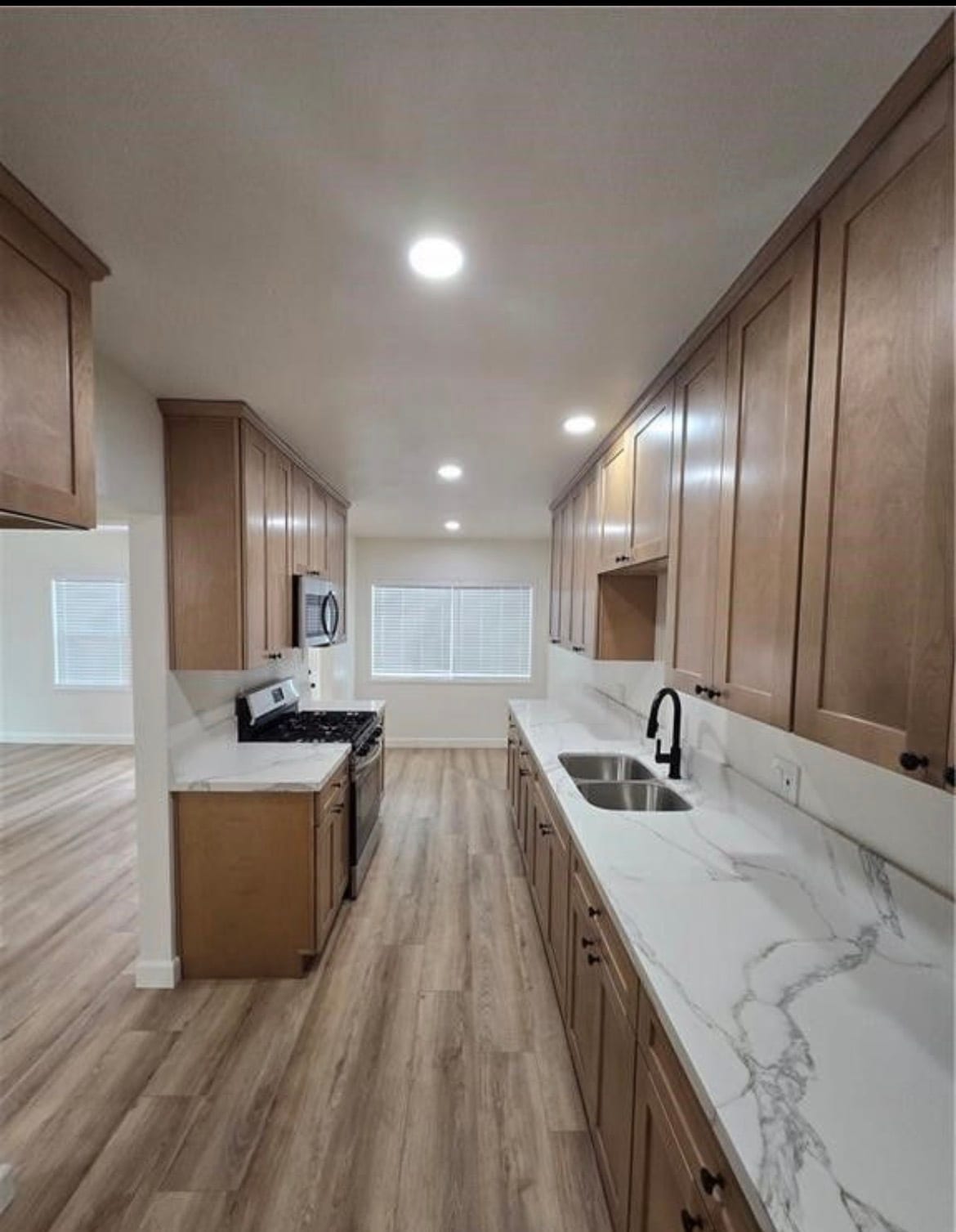 Building Photo - 2436 W Repetto Ave