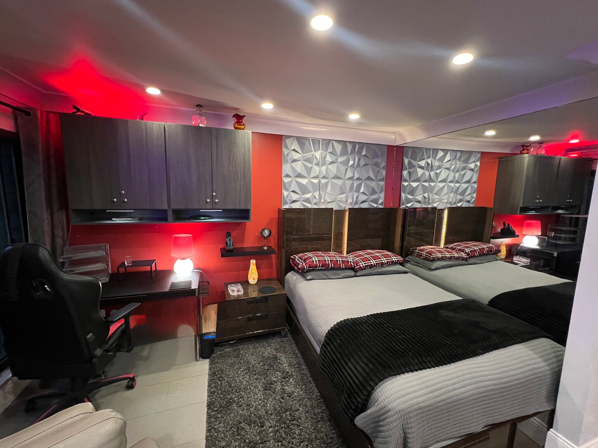 Building Photo - 950 N Kings Rd