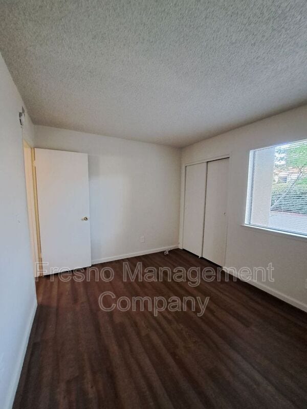 Building Photo - 4765 N Cedar Ave