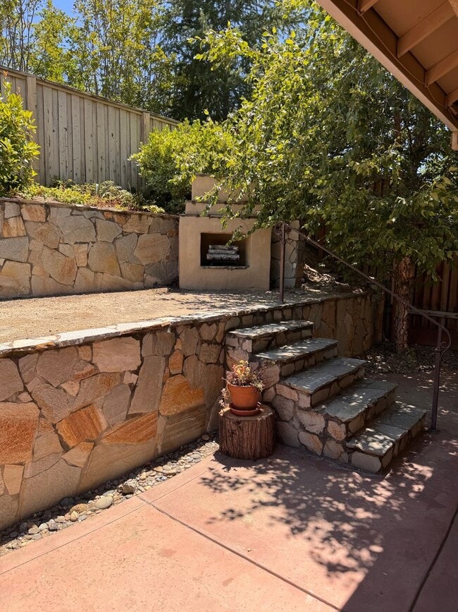 Building Photo - Recently Updated 4 Bedroom Prairie Oaks Ho...