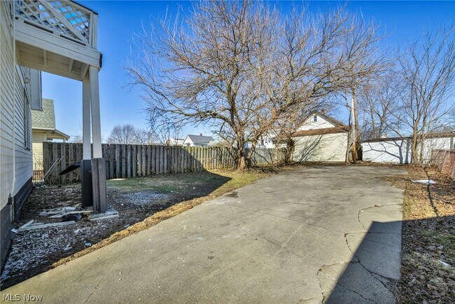 Building Photo - 4306 Buechner Ave