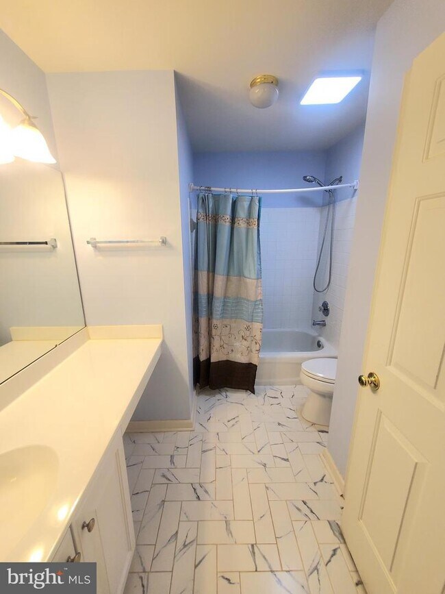 Building Photo - 20960 Capilano Ct