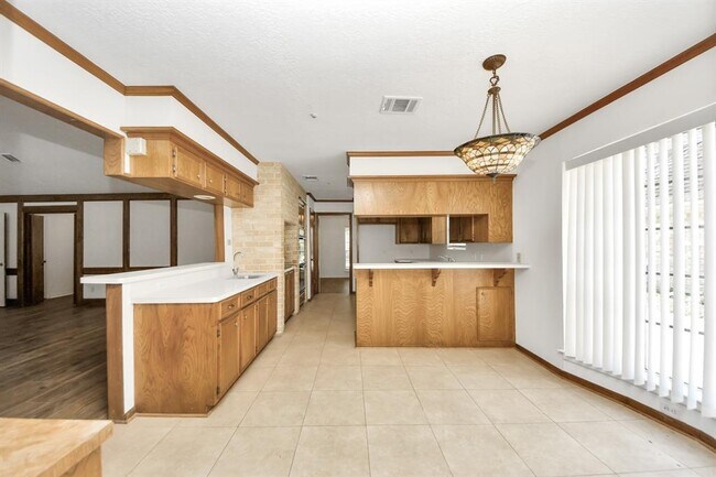 Building Photo - 8006 Oakington Dr