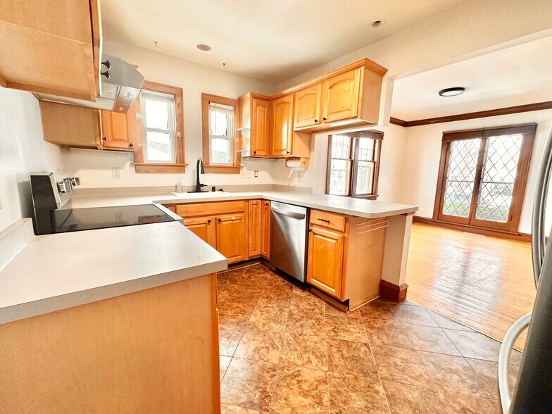 Building Photo - 7705 W Rogers St