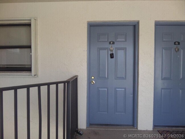 Building Photo - 1445 Lake Crystal Dr