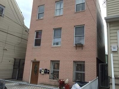 Building Photo - 37 Leonard St