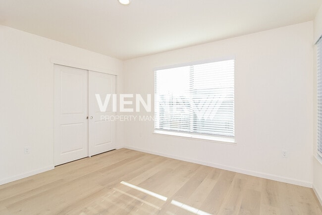 Building Photo - 7976 Quiet Knolls Dr