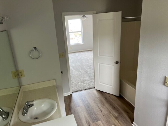 Building Photo - 218 Equestrian Dr