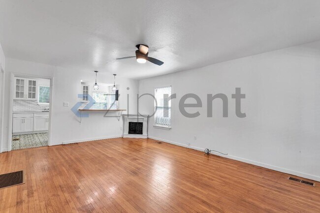 Building Photo - Unit 3400