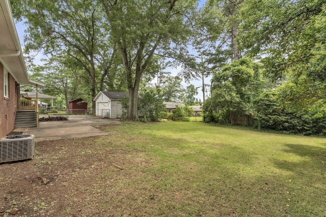 Building Photo - "Charming 3-Bedroom Spartanburg Retreat wi...