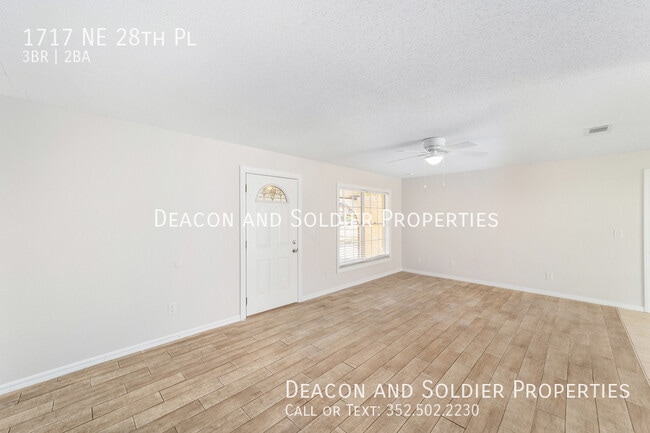 Building Photo - 1717 NE 28th Pl