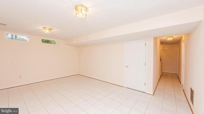 Building Photo - 3871 Woodville Ln