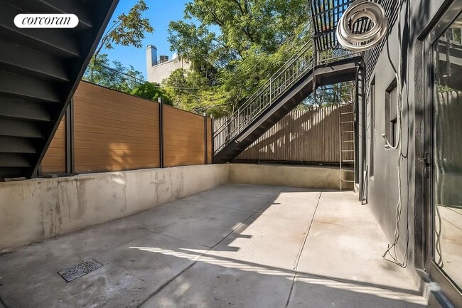 Building Photo - 266 Stagg St