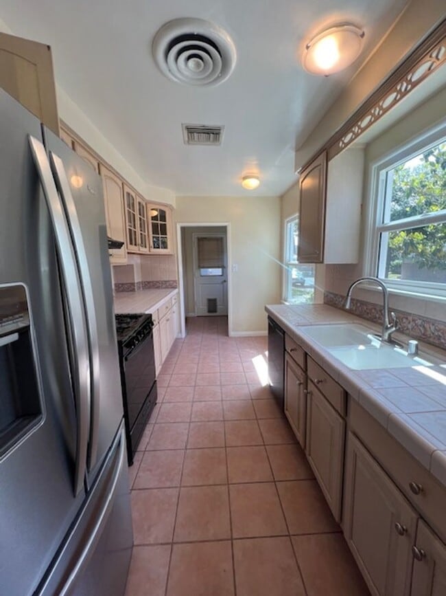 Building Photo - Charming 3 Bedroom 2 Bathroom Van Nuys Pool Home! Ready For Move-In!