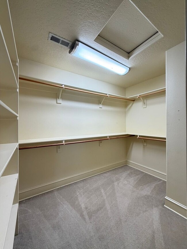 Building Photo - 17204 SW 136th Ave