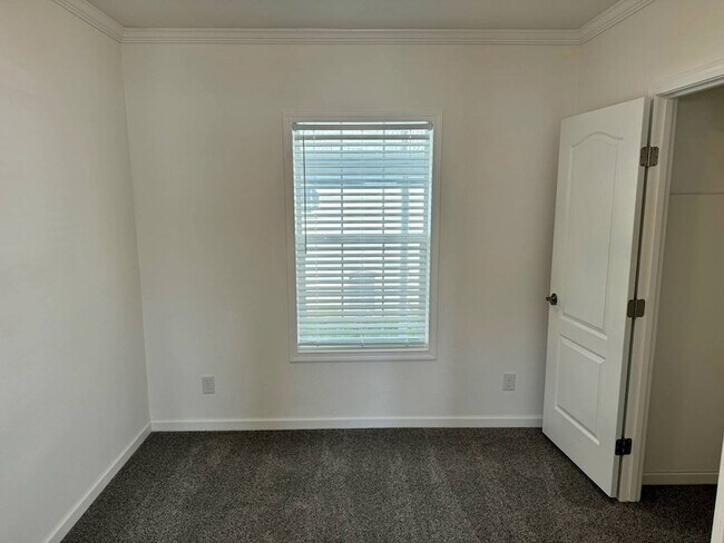 Building Photo - 1270 Plymouth Pl