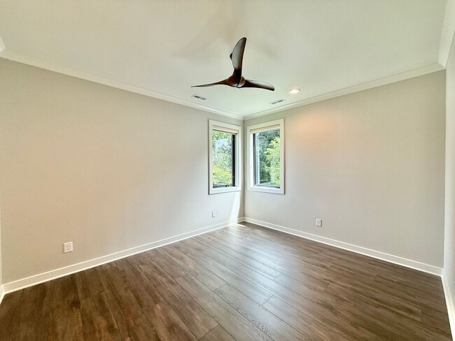Building Photo - **OFFERING RENT PROMOTION FOR FIRST 6 MONT...