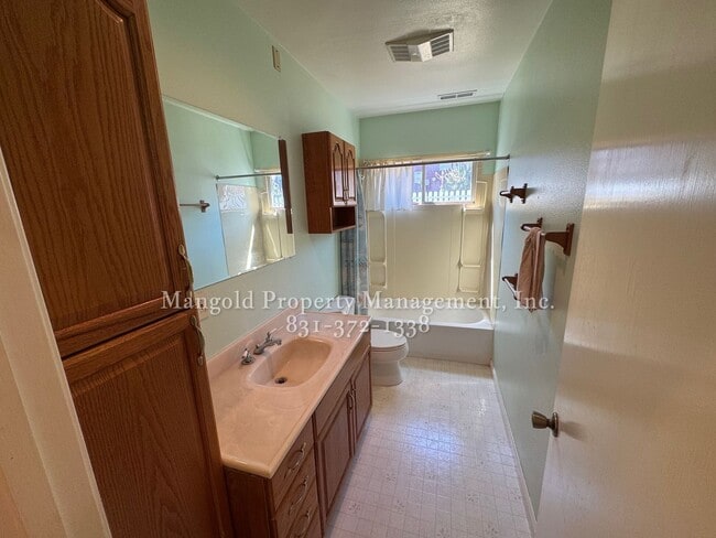 Building Photo - 4 Bedroom Ocean View Home with Private Balcony & Deck