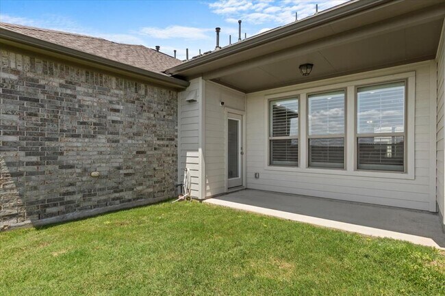 Building Photo - 2500 Forest Creek Dr