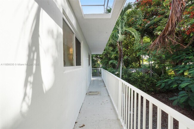 Building Photo - 242 Bougainvillea St