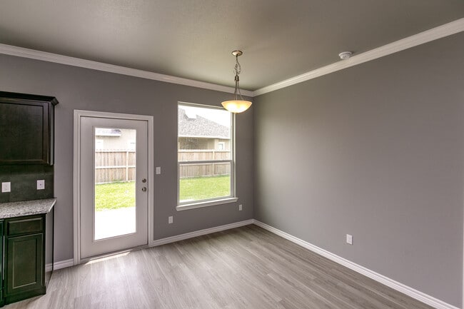 Building Photo - 3726 Ahuja-  3/bedroom 2/bath $2200/month