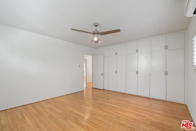 Building Photo - 2030 N Vermont Ave