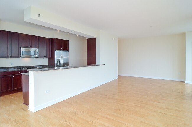 Building Photo - 1211 S Prairie Ave