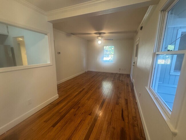 Building Photo - Beautifully Kept Historic Home!!