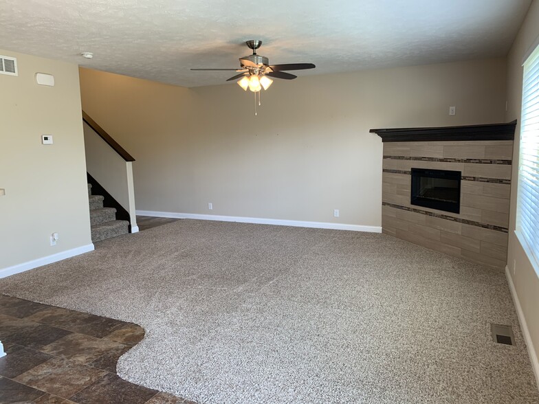 Looking towards Entry - 2539 Telluride Cir