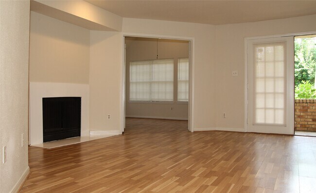 Building Photo - 2425 Holly Hall St